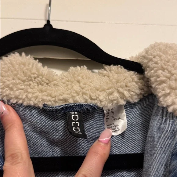 H&M denim with shearling collar jacket - Picture 2 of 3